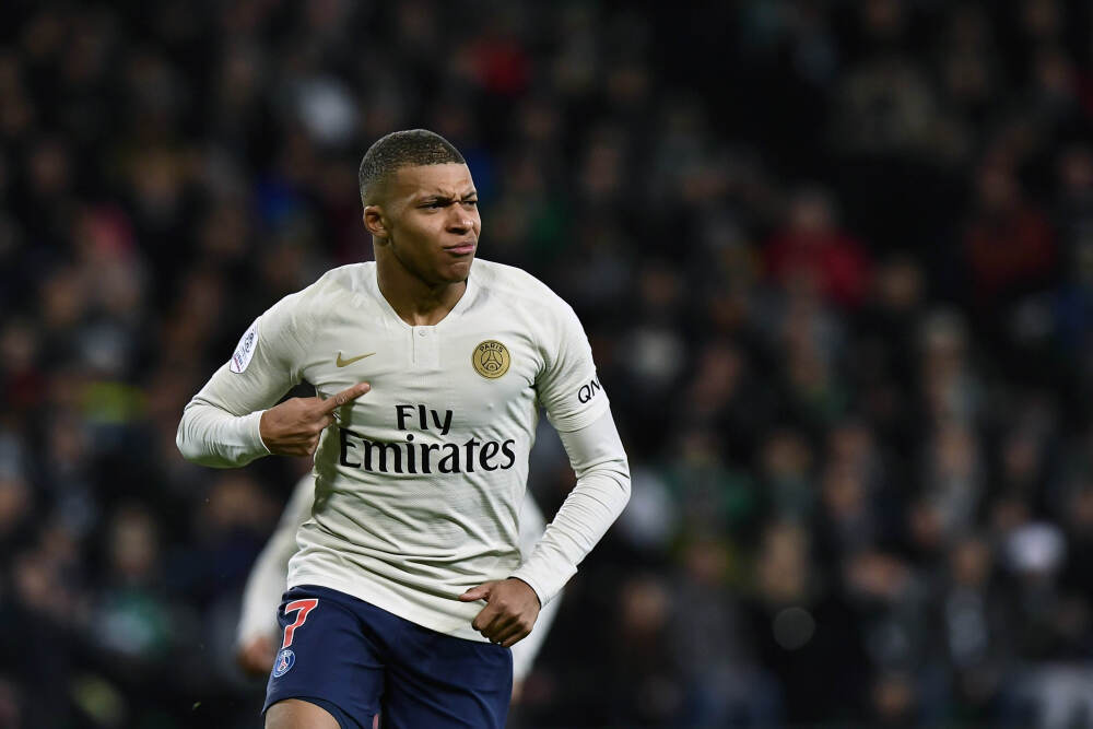 界碑前，边防官兵送出新年祝福!